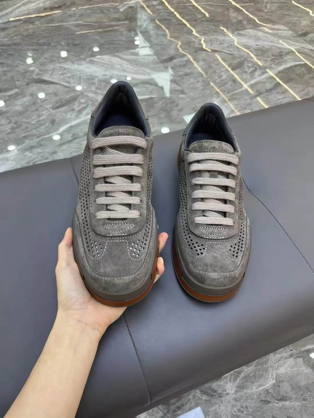Men's shoes 💰460 [New style] 🐝🐝⚠️[DG] ⚠️High grade, top craftsmanship ⚠️Men's casual style, regular size 39 to 44 (45 can be customized ⚠️D &G Fashionable and casual style, unique design style! Fully original single-layer calfskin hollow design, inner calfskin latex back foot! Exclusive for summer! Original TPU outsole! Look at the details of the quality, and it can stand up to all kinds of tests!